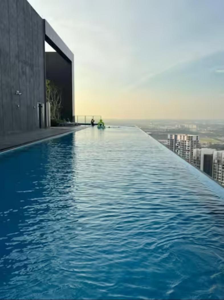 Sky Pool 4 Star Grade In I-city Apartment Shah Alam