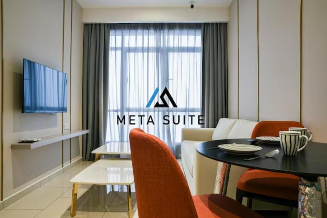 Apartment Sky Pool 4 Star Grade In I-city *